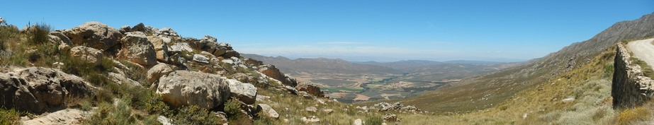 A panorama of the Klein Karoo from the Swartburg Pass